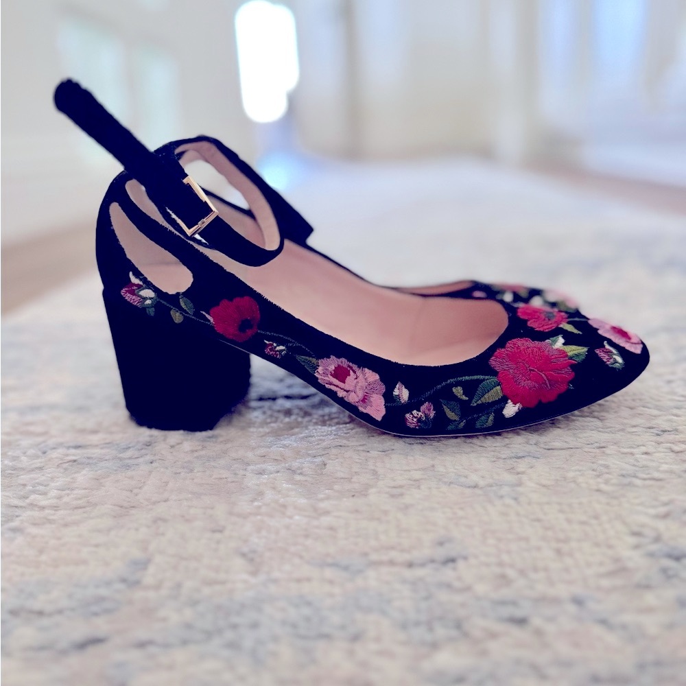 Floral Embroidered Women's Shoes